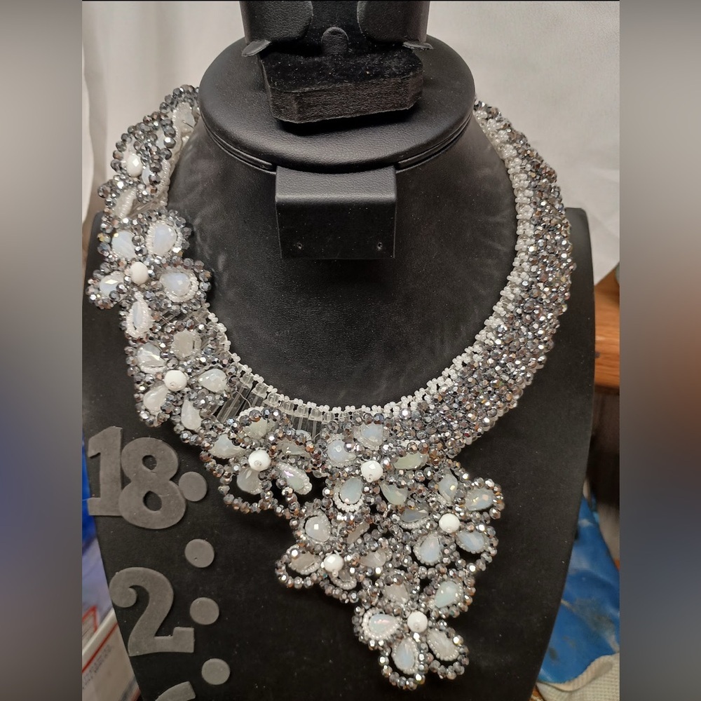 Elegant Silver glass and crystal beaded White Floral Necklace